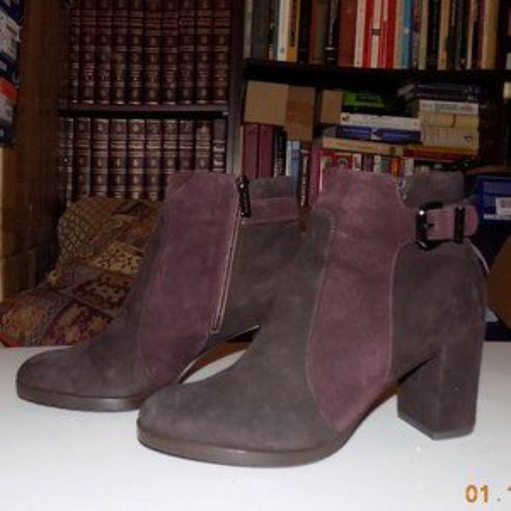 Aquatalia purple and brown suede boots made in Italy US9